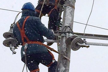 延长分公司城关运维班多举并措应对大雪低温天气